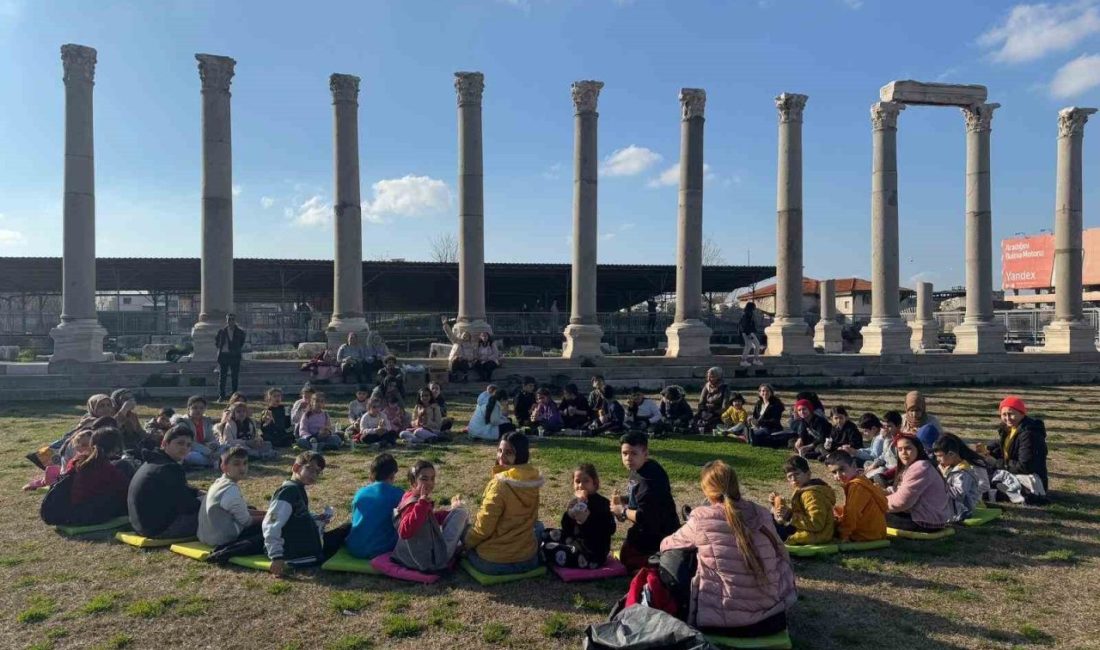 İzmirli çocuklar, yarıyıl tatilini İzmir Büyükşehir Belediyesi’nin etkinlikleriyle hem eğlenerek