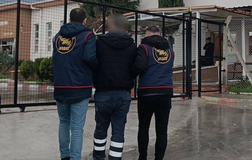 Aydın’da jandarma ekipleri iki gün boyunca yaptığı çalışmalarda hakkında yakalama