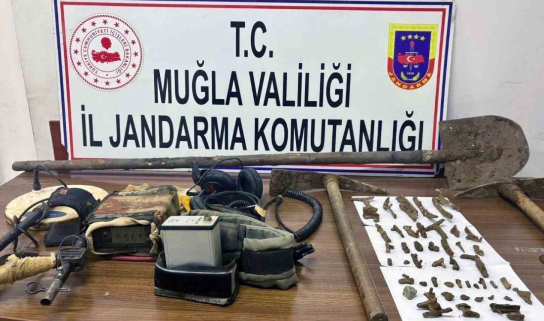 Muğla’nın Milas ilçesinde kaçak kazı yaptıkları tespit edilen şahıslar çıkarıldıkları
