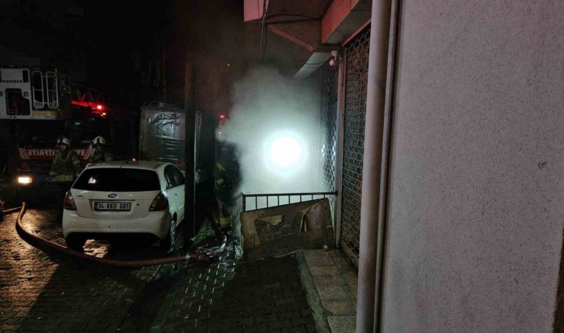 Kağıthane’de 8 katlı bir binanın en alt katında çıkan yangın