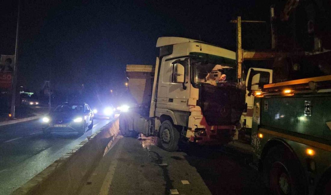 Kağıthane’de hafriyat kamyonunun sürücüsü aracının kontrolünü kaybetti. Beton bariyere çıkan