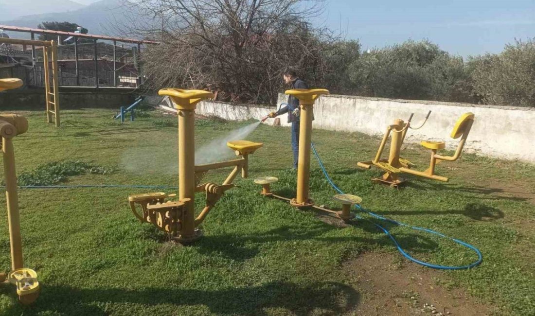 Aydın’ın Karacasu ilçesinde çalışmalarına devama eden belediye ekipleri, Yenice Mahallesi’ndeki