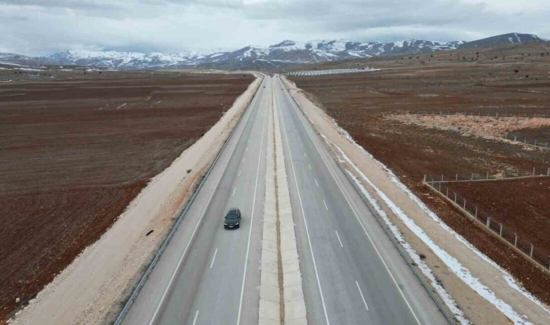 Ulaştırma ve Altyapı Bakanı Abdulkadir Uraloğlu, Korkuteli-Elmalı Yolu’nun yarın hizmete