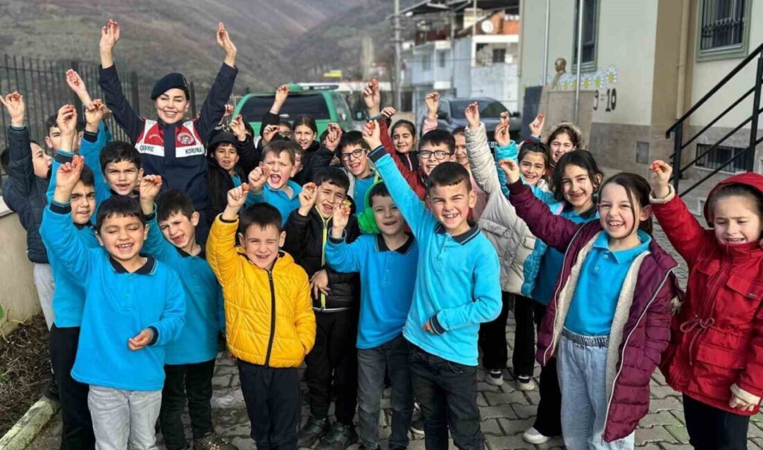 Aydın’ın Köşk ilçesinde jandarma ekipleri Kıran İlkokulu öğrencileri ile buluşarak