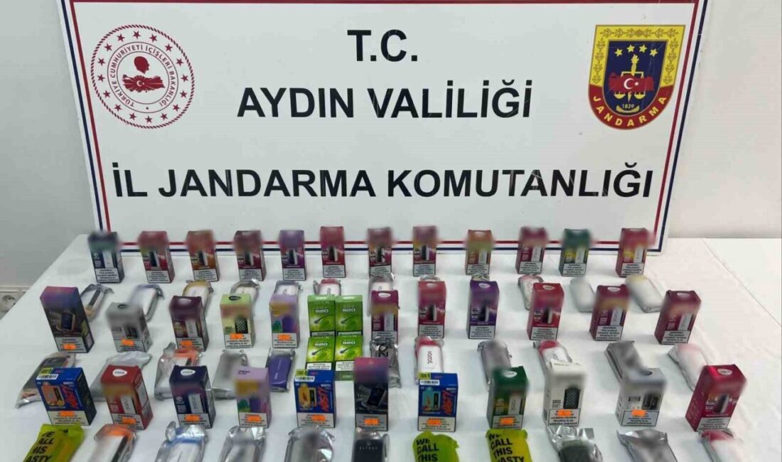 Aydın’ın Kuşadası ilçesinde sigara kaçakçılığı kapsamında iki farklı adrese yapılan