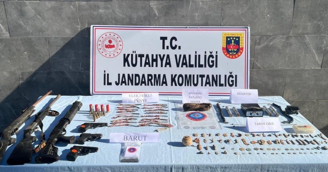 KÜTAHYA (AA) – Kütahya'nın Gediz ilçesinde düzenlenen operasyonda tarihi eser