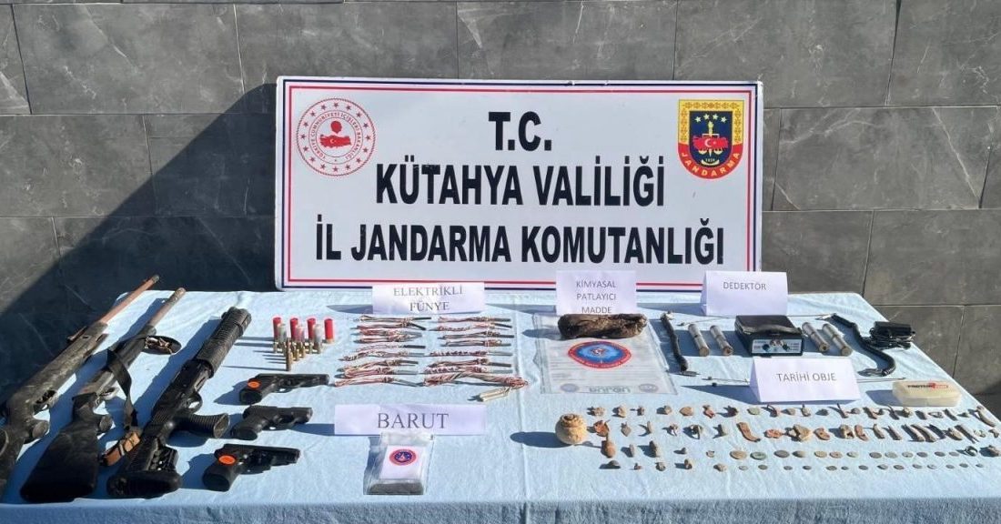 Kütahya İl Jandarma Komutanlığı ekipleri, düzenledikleri operasyonda çok tarihi eser