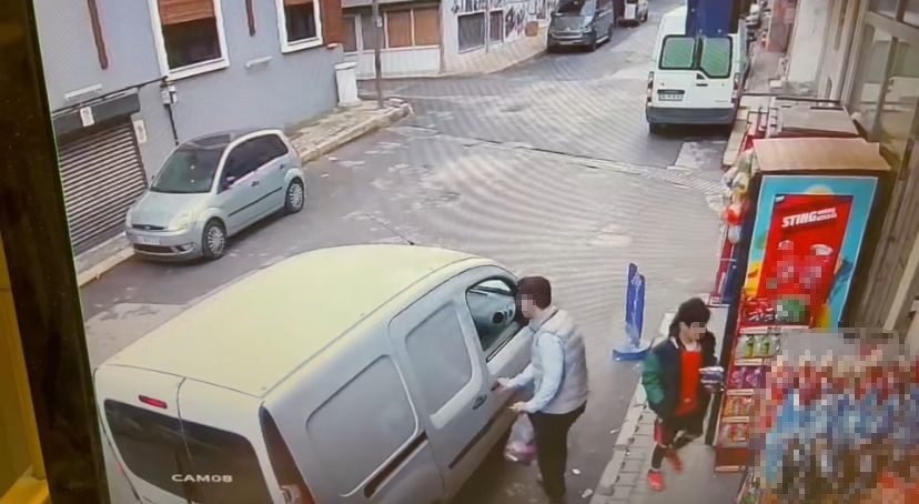 İzmir’deki bir bakkaldan ürün çalarak organize bir şekilde hırsızlık yapan