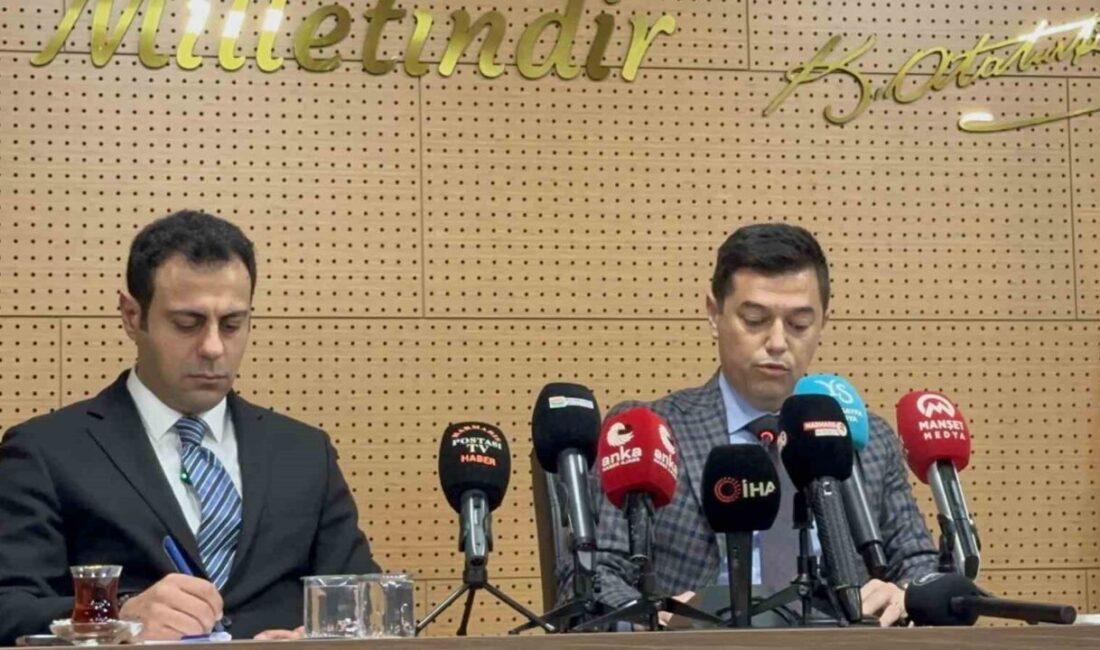Marmaris Belediye Başkanı Acar Ünlü ve CHP Parti Meclis üyesi