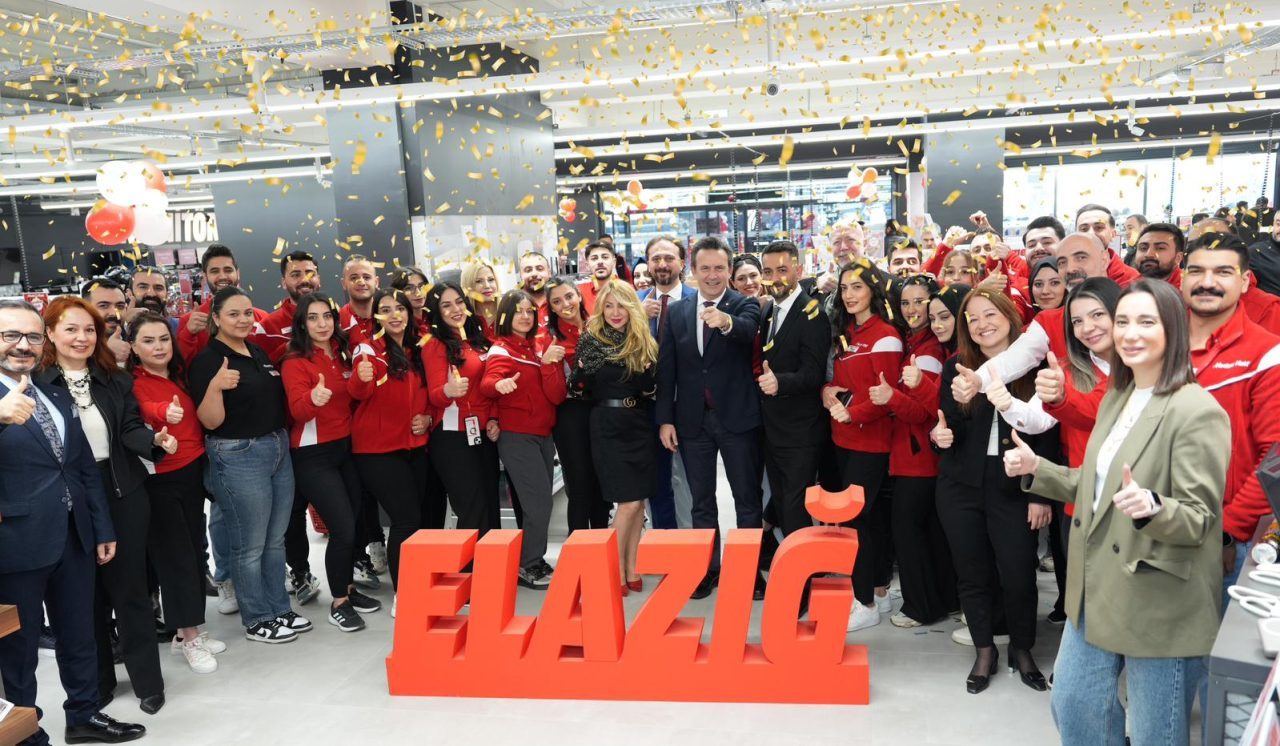 - MediaMarkt Türkiye CEO'su Hulusi Acar:
- "Amacımız, müşterilerimizin markamızla kurduğu