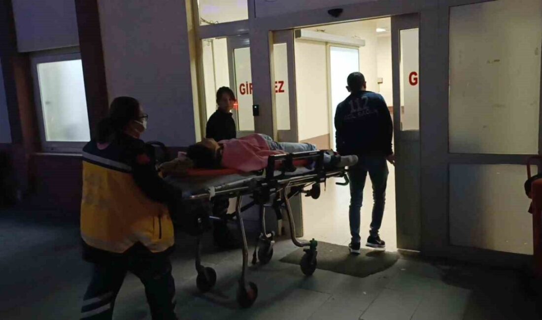 Antalya’nın Manavgat ilçesinde motosikletle otomobilin kavşakta çarpışması sonucu motosiklette bulunan