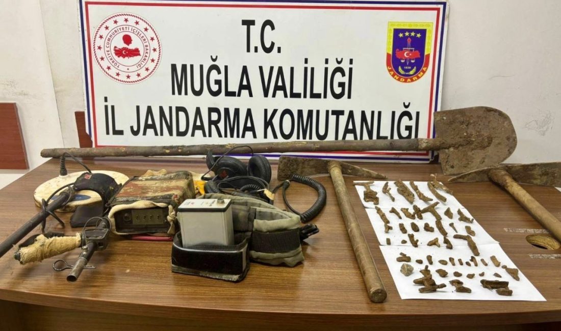 MUĞLA (AA) – Muğla'nın Milas ilçesinde kaçak kazı sırasında yakalanan