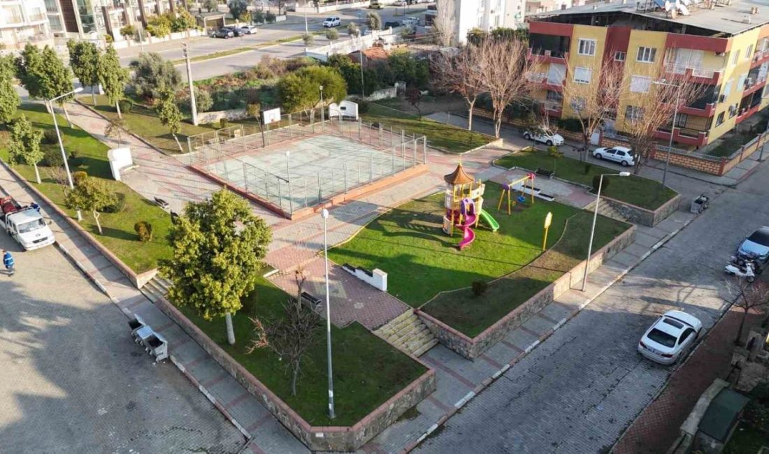 Nazilli Belediyesi Park ve Bahçeler Müdürlüğü ekipleri, ilçe genelindeki parklarda