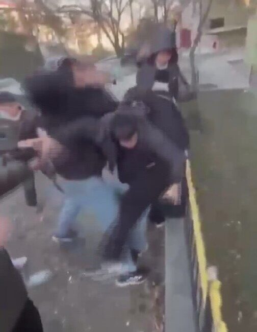 Ankara’da husumetli olduğu yaşıtları tarafından öldüresiye darp edilen çocuk bacağından