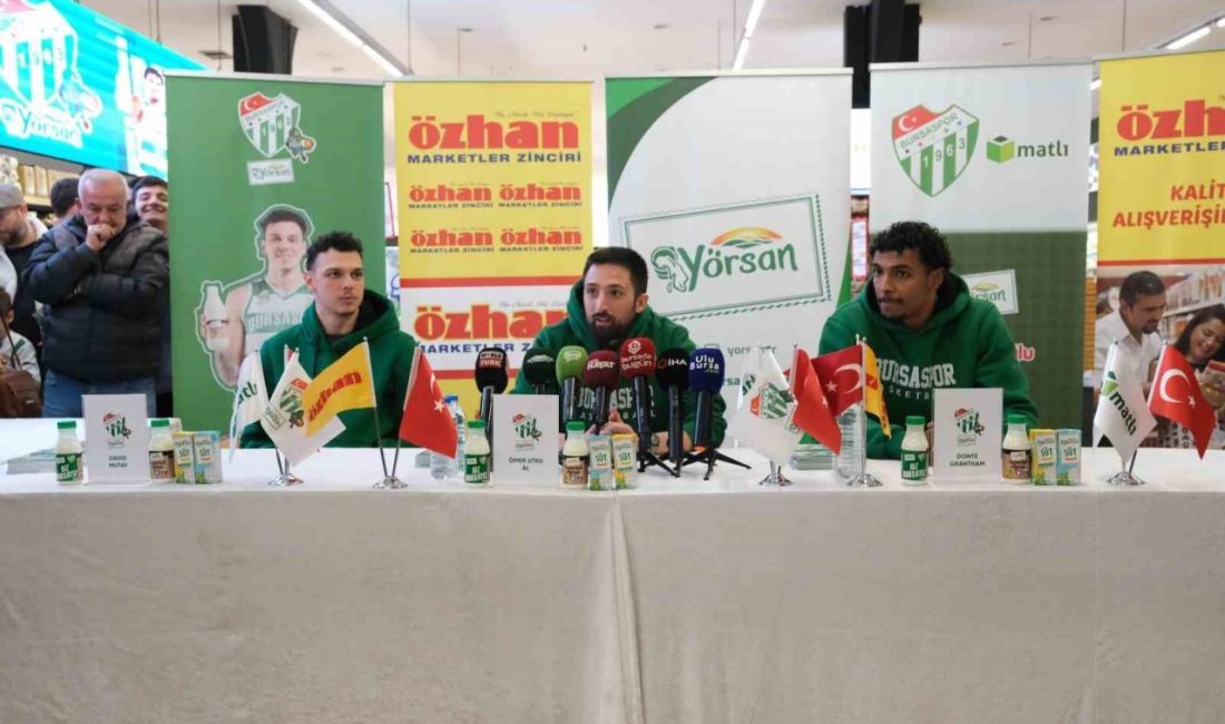 Bursalı basketbolseverler, Bursaspor Yörsan’nın oyuncuları Ömer Utku Al, David Mutaf
