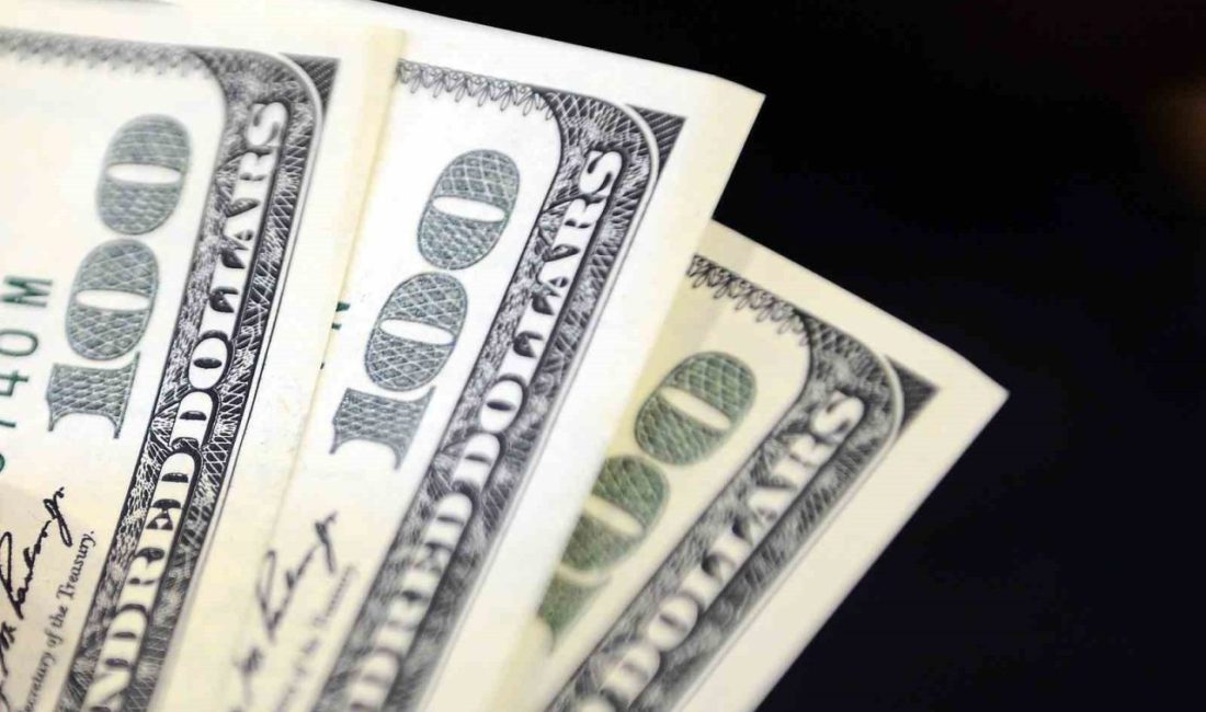 Dolar 35,7640 liradan, euro ise 37,3410 liradan güne başladı. İstanbul