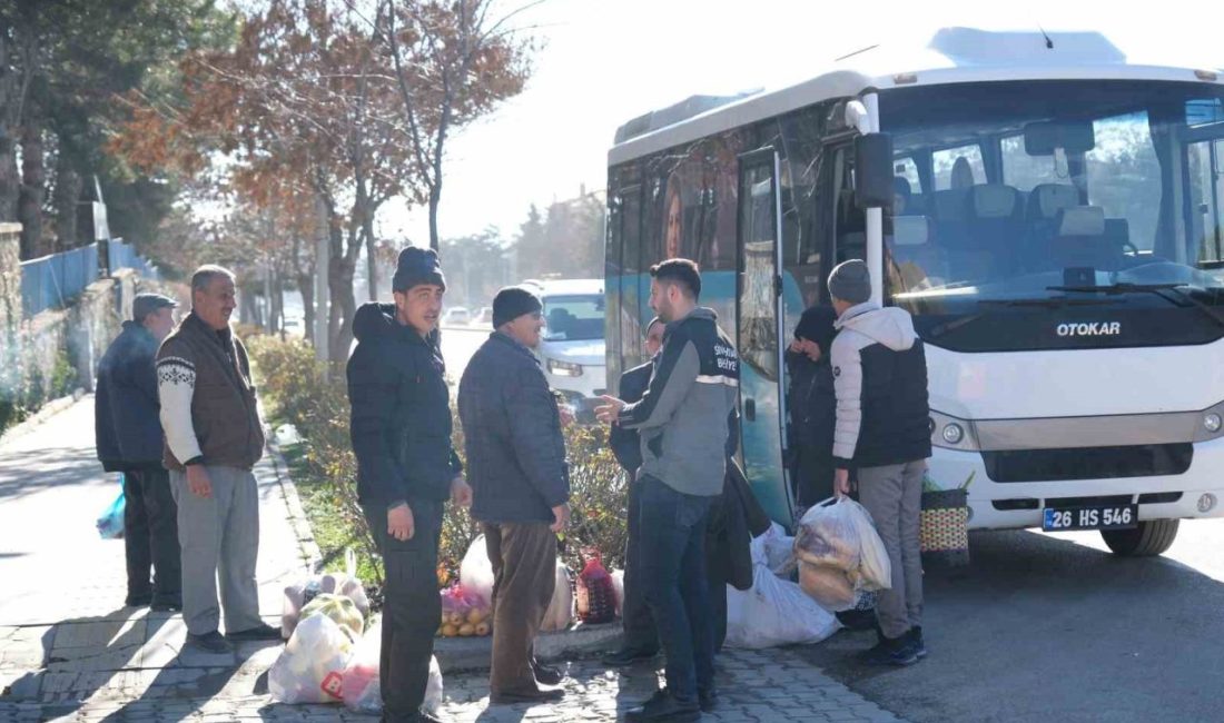 Sivrihisar’da Çarşamba günleri kurulan Halk Pazarına vatandaşların rahat ulaşım sağlamaları
