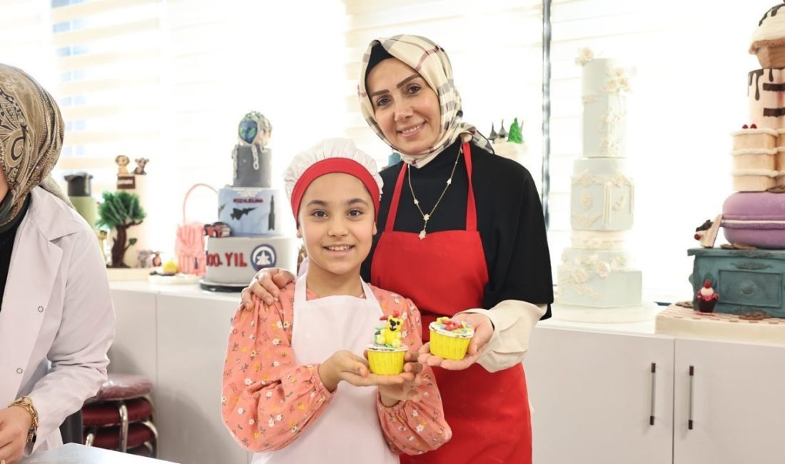 Sultangazi Belediyesi, yarıyıl etkinlikleri kapsamında anne ve çocukları Minik Ellerden
