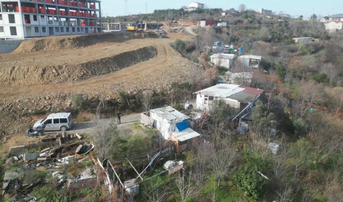 İstanbul Sultangazi’de iddiaya göre bir vatandaşın hafriyat alanının yakınında bulunan