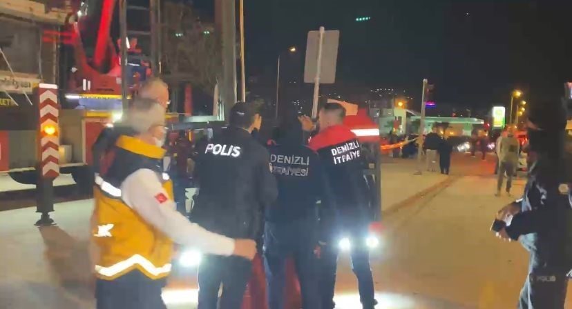 Denizli’nin Pamukkale ilçesindeki 7 katlı bir rezidansta çıkan yangında, itfaiye