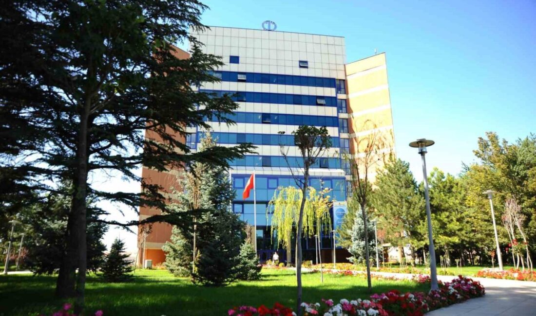 Açıköğretim Sistemi’nde büroların kapanmasıyla birlikte kayıt işlemleri, öğrenci belgeleri, ders