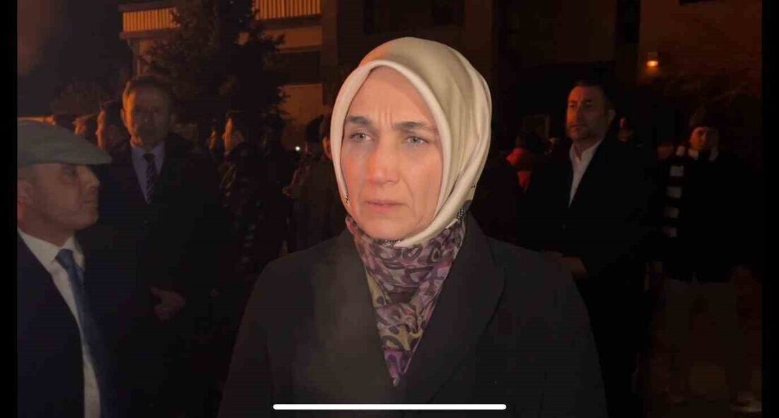Afyonkarahisar Valisi Kübra Güran Yiğitbaşı, orman ürünleri fabrikasında çıkan yangına