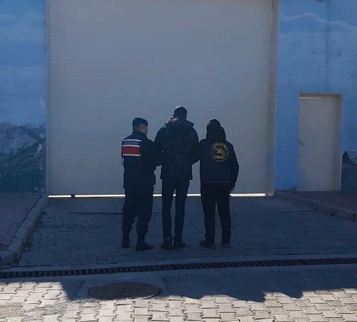 Afyonkarahisar İl Jandarma Komutanlığı ekipleri 3 ayrı suç kaydı ile