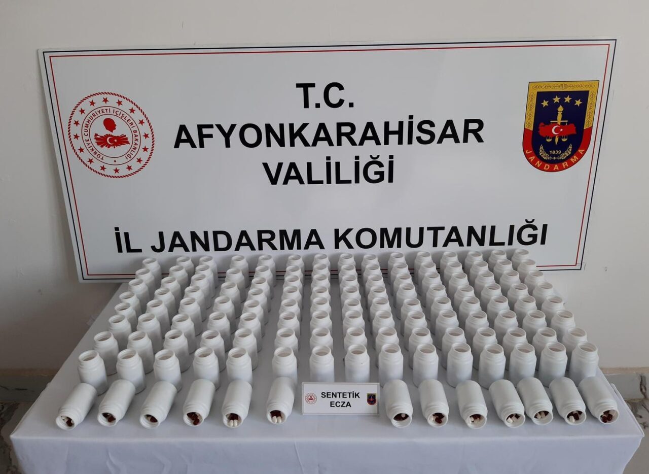 AFYONKARAHİSAR (AA) – Afyonkarahisar'da düzenlenen uyuşturucu operasyonunda 4 şüpheli gözaltına