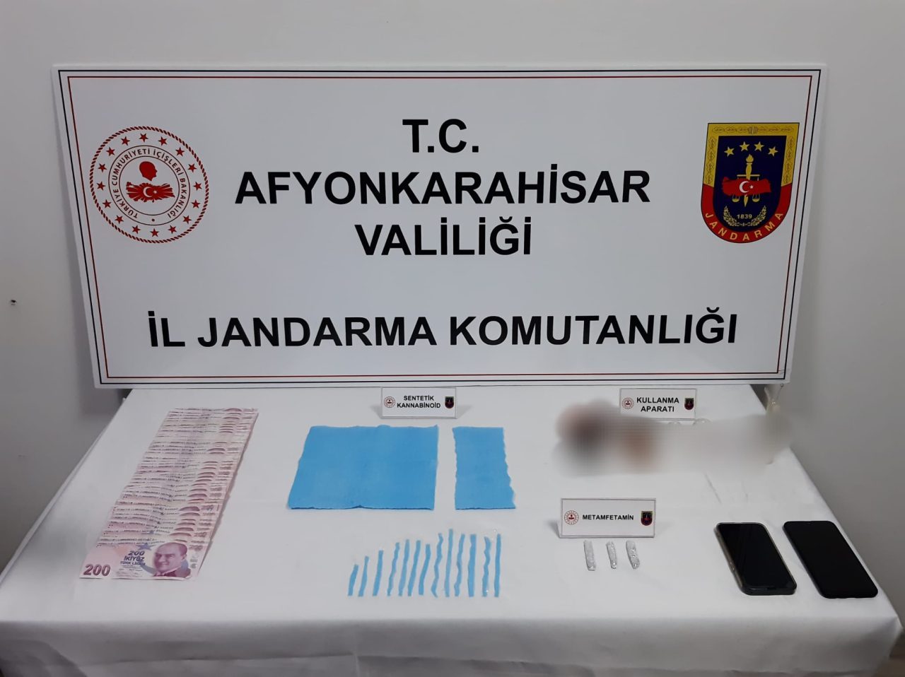 AFYONKARAHİSAR (AA) – Afyonkarahisar'da düzenlenen uyuşturucu operasyonunda 5 zanlı gözaltına