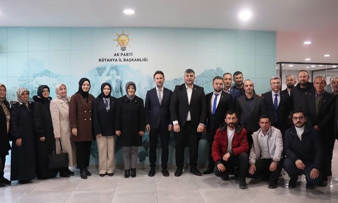 Kütahya’nın Gediz ilçesinde, AK Parti İlçe Başkanı Osman Yılmaz ve