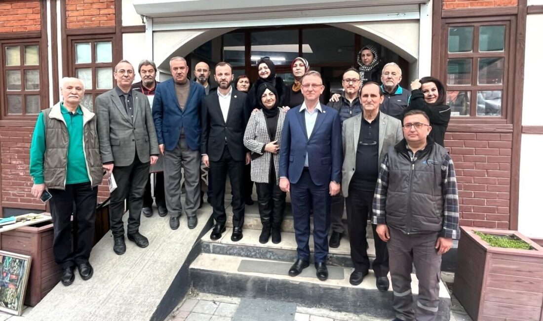 AK Parti Kütahya milletvekilleri İsmail Çağlar Bayırcı ve Mehmet Demir,