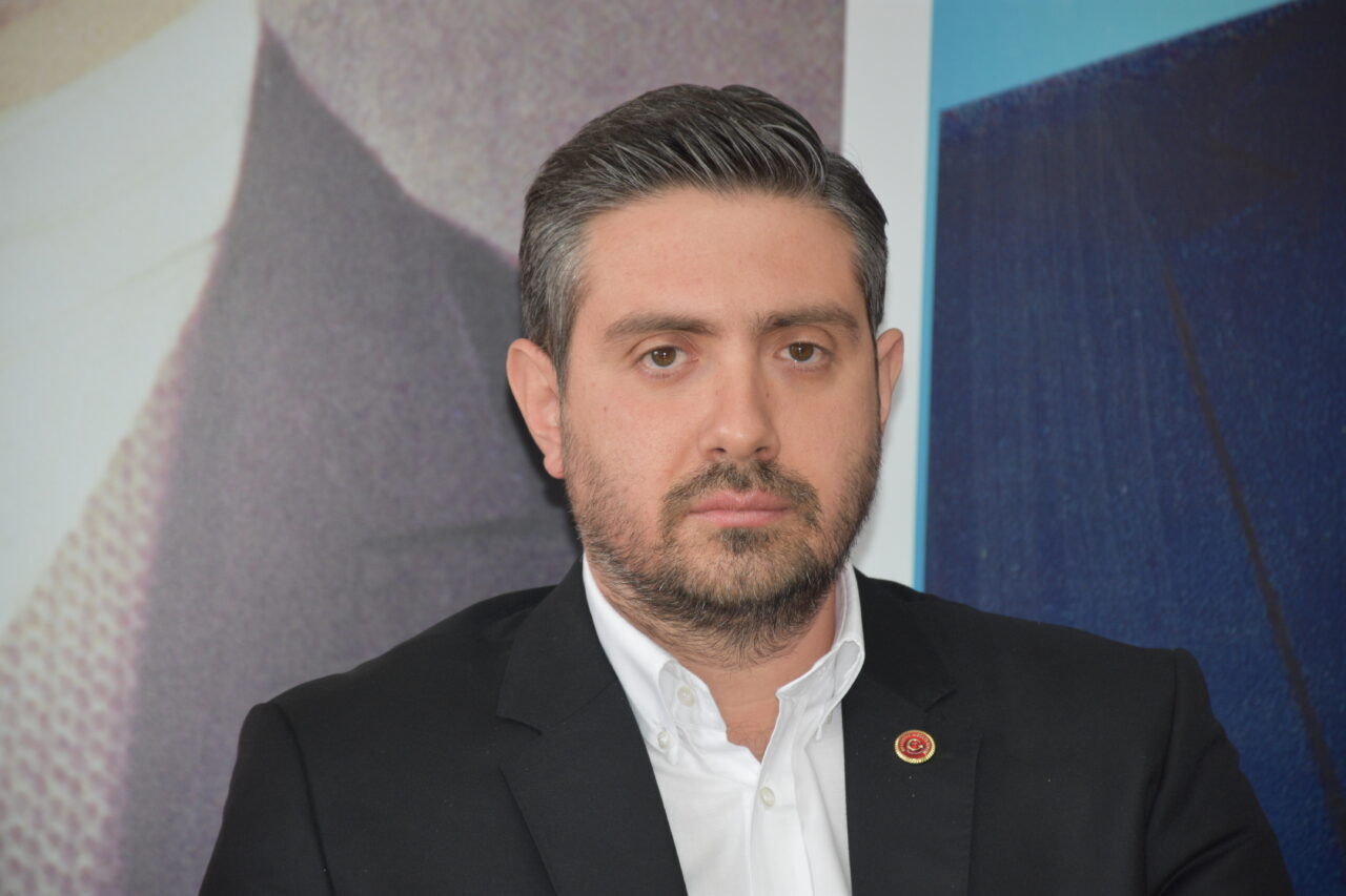 MUĞLA (AA) – AK Parti Marmaris İlçe Başkanı Muzaffer Aravi,