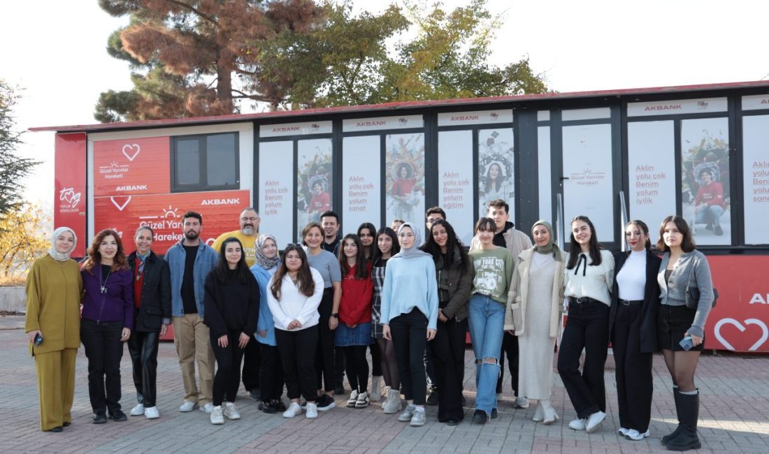 - Akbank Marka ve İletişim Başkanı Beril Alakoç:
- "Şimdiye dek