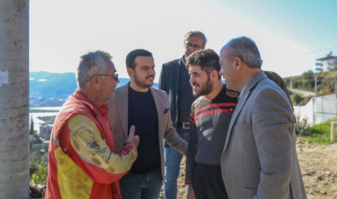 Alanya Belediyesi, Aliefendi Mahallesi’nde yaşayan engelli Ahmet Çakal’ın evine ulaşımını