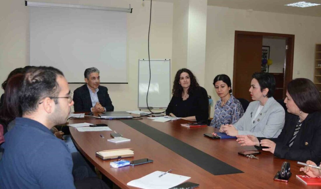 Eskişehir Anadolu Üniversitesi’nde düzenlenen Arama Konferansında Dekan Mesut Aygün, geçmiş
