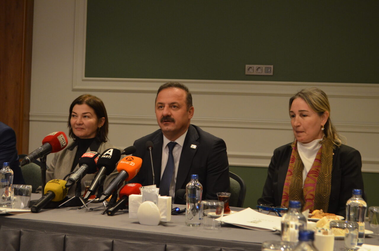 - "Memleket nasıl ayağa kalkar göstereceğiz. Devletin bütün kurumsal varlığı