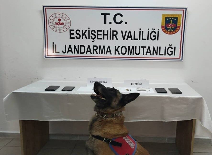 Eskişehir’de jandarmanın yaptığı çalışmalarda Antalya’dan Eskişehir’e uyuşturucu madde getiren şahıslar