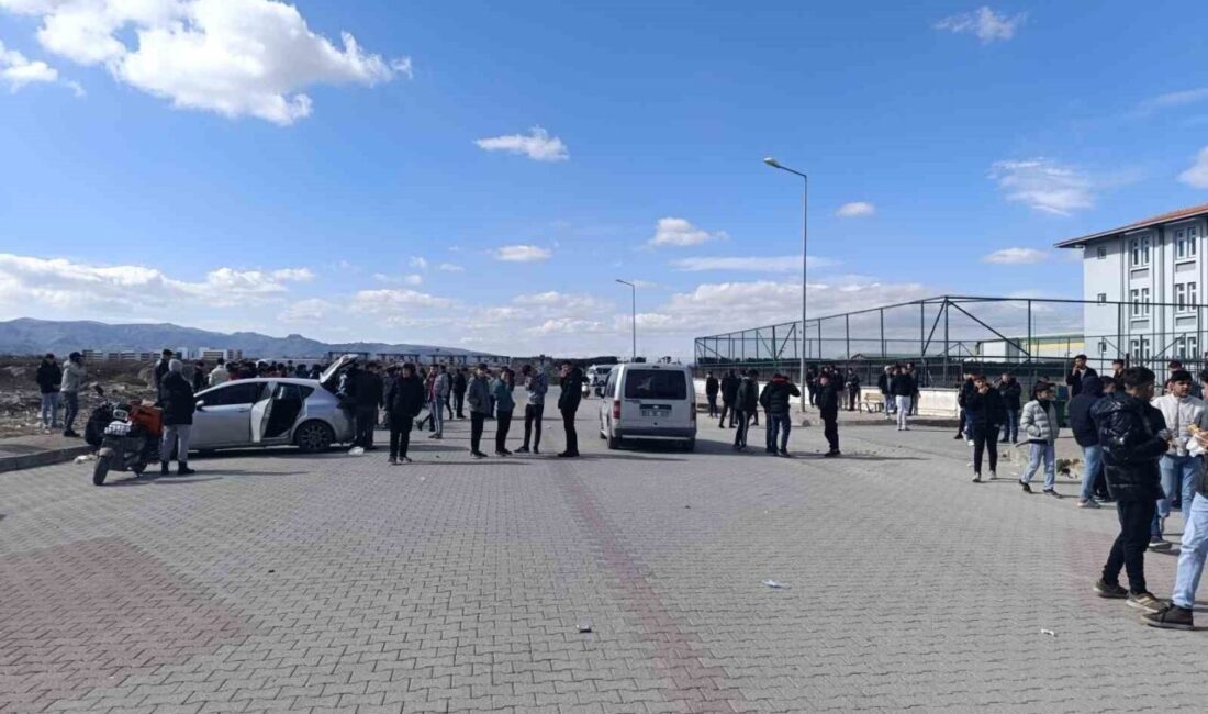 Afyonkarahisar’da bir genç, arkadaşını ziyaret etmek için gittiği lisede okul
