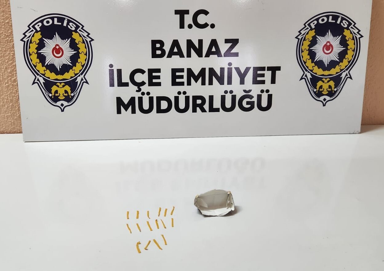 UŞAK (AA) – Uşak'ın Banaz ilçesinde üzerinde uyuşturucu bulunan şüpheli,
