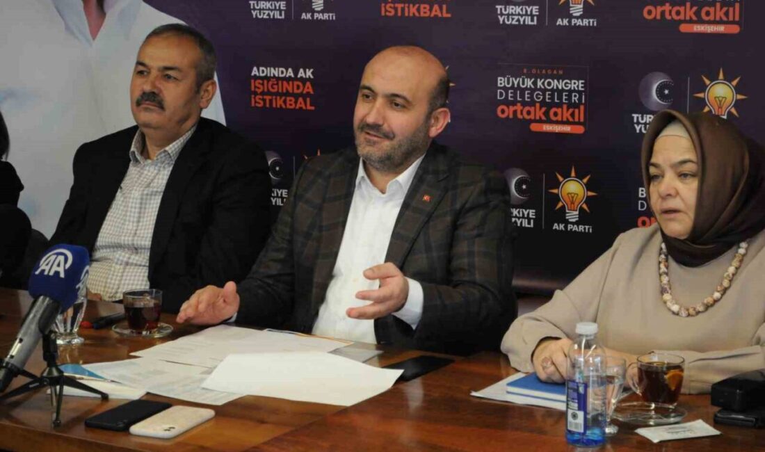 AK Parti Eskişehir İl Başkanı Gürhan Albayrak, parti mensupları ile