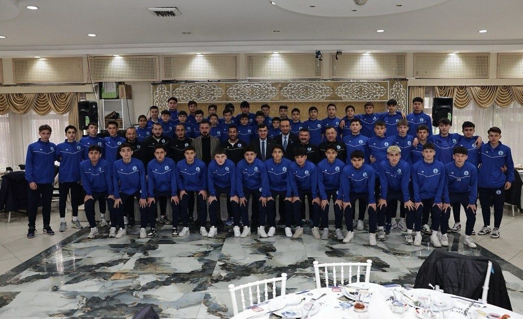Kütahya Belediye Başkanı Eyüp Kahveci, Belediye Kütahyaspor’un Altyapı Akademi Ligi’nde