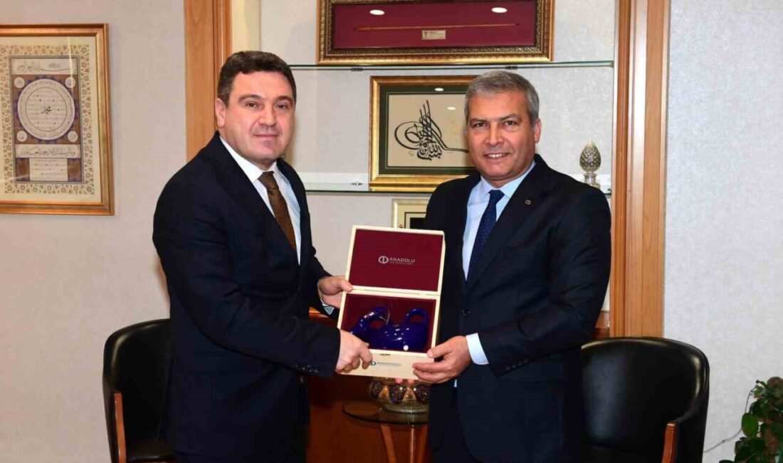 Eskişehir Cumhuriyet Başsavcısı Üzeyir Karakülah ve beraberindeki heyet, Anadolu Üniversitesi