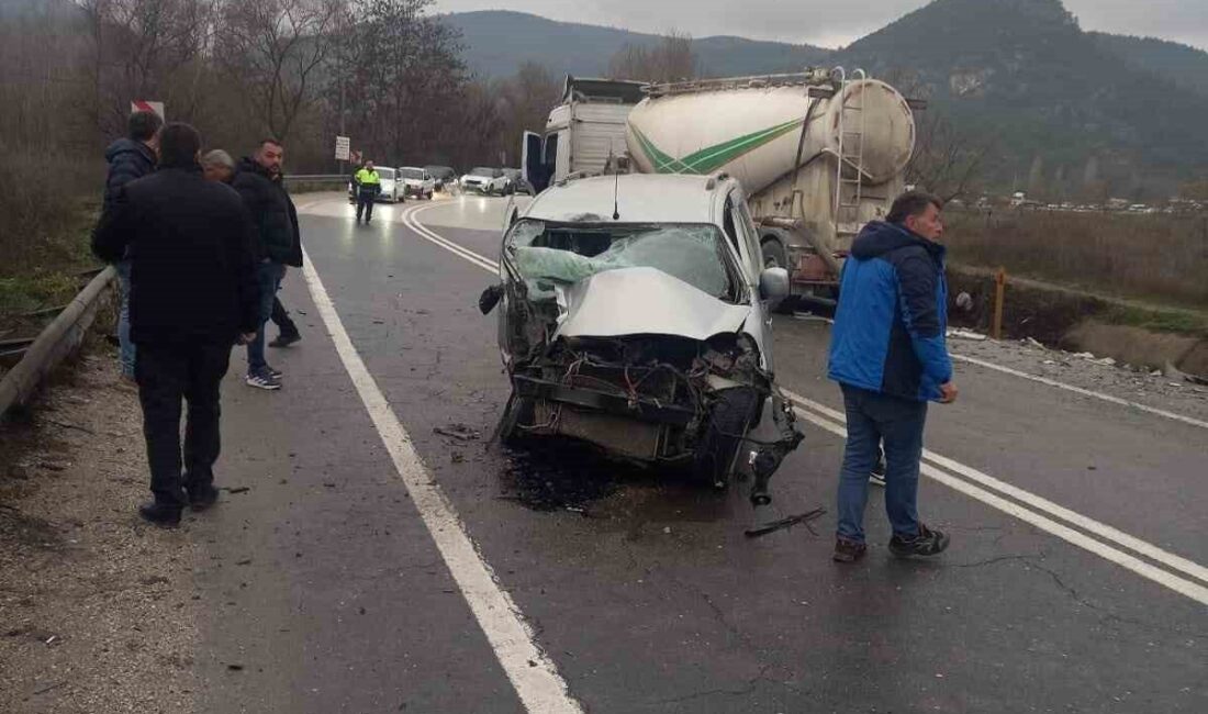 Bilecik’te seyir halinde kontrolden çıkan araç karşı yönden gelen tıra