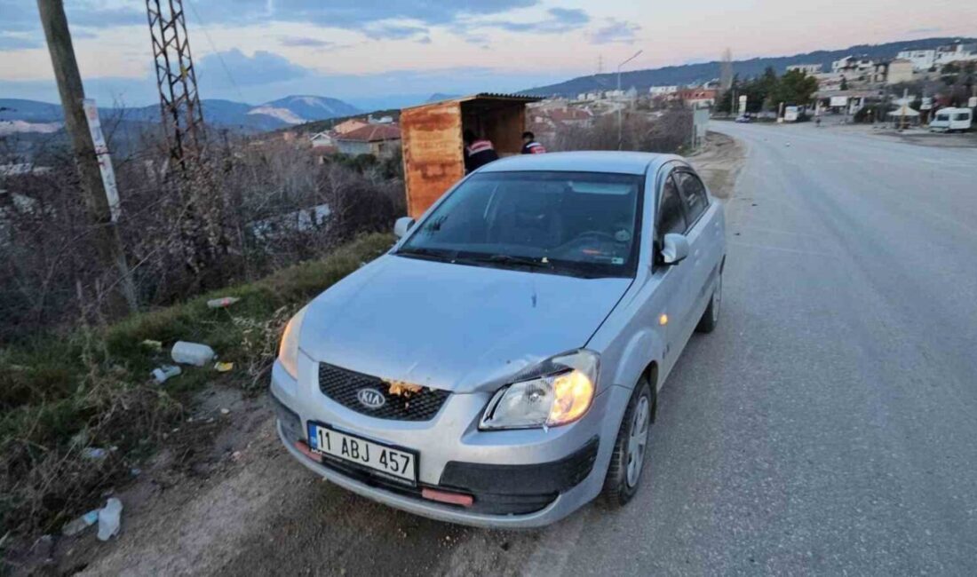 Bilecik’te seyir halindeki otomobilin çarptığı yaya ağır yaralandı. Alınan bilgilere