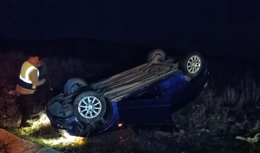 Bilecik’te seyir halinde kontrolden çıkarak takla atan otomobilin sürücüsü yaralandı.