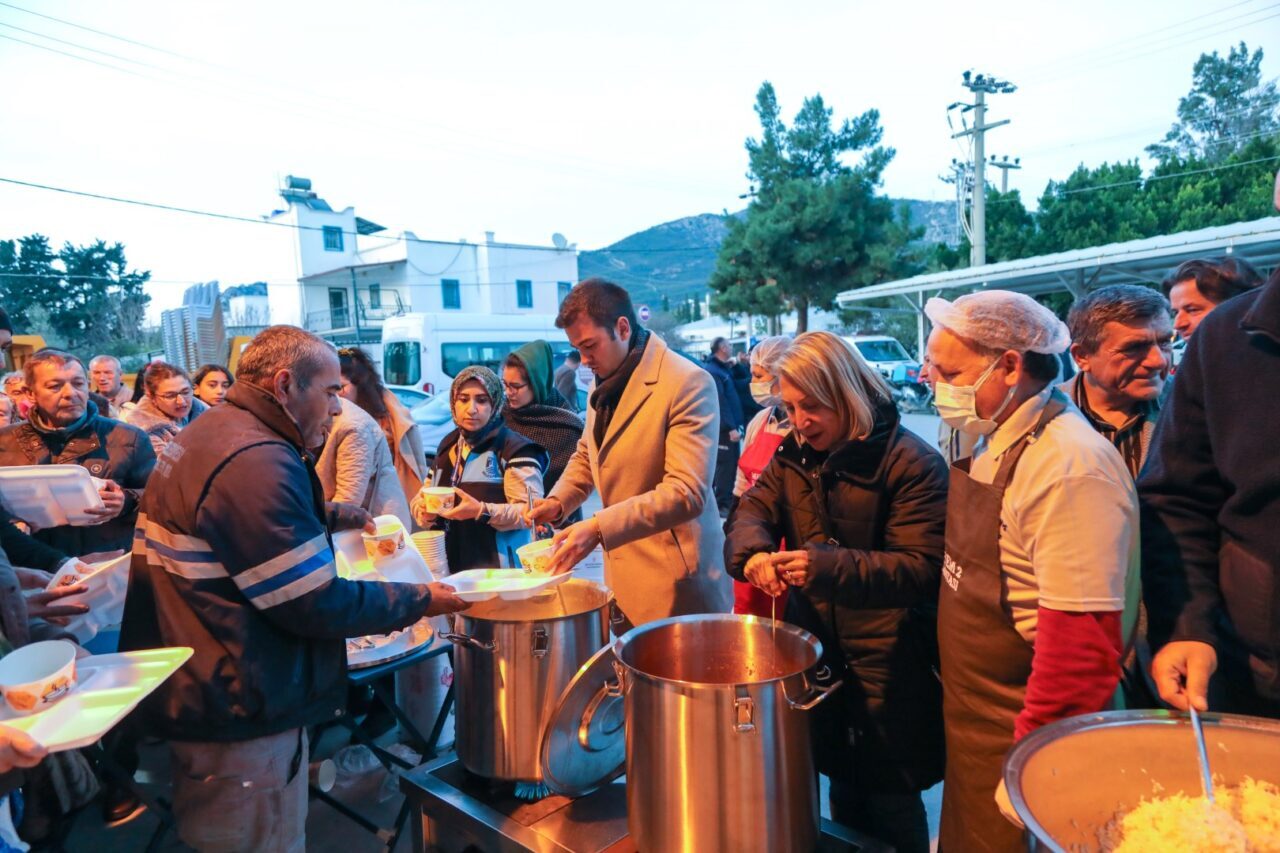 MUĞLA (AA) – Bodrum Belediyesi tarafından ilçenin farklı mahallelerinde iftar