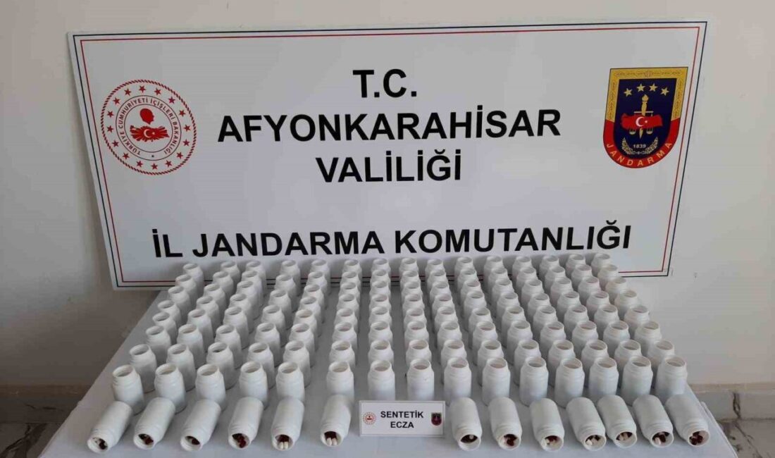 Afyonkarahisar’da jandarma tarafından gerçekleştirilen operasyonda takibe alınan bir araçta 7