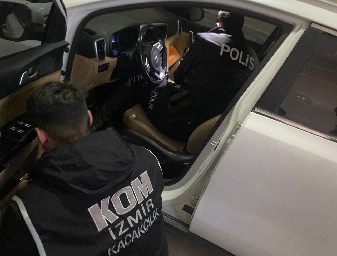 - İzmir polisi, tefeci ve dolandırıcılara yönelik "Hücre-11" operasyonu soruşturmasında