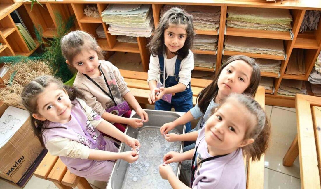 Tepebaşı Belediyesi Kağıt Geri Dönüşüm Atölyesi geri kazanım konusunda farkındalık