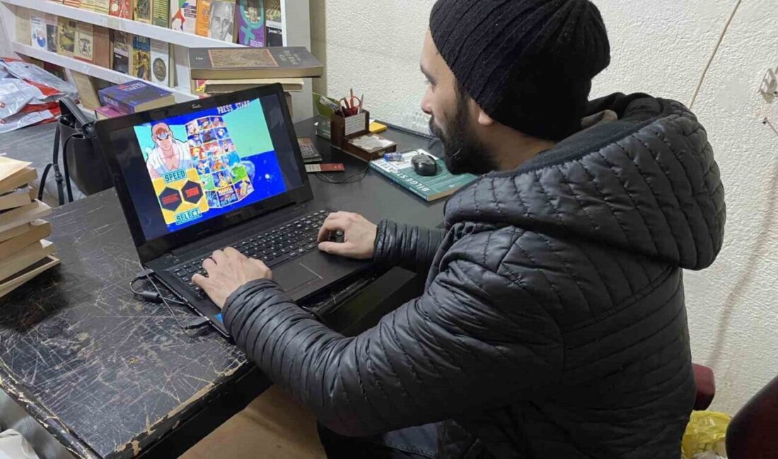 Eskişehir’de esnaflık yapan Burak Öztoprak, günümüz video oyunlarının birbirlerine çok